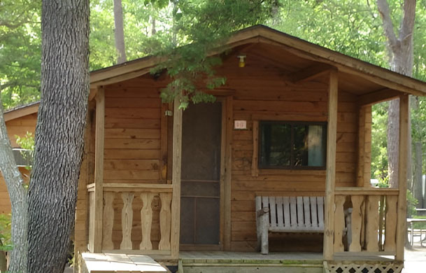 1 room rustic cabin rental exterior