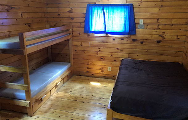 Large efficiency cabin bedroom